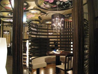 『旬の魚と炭火料理・酒BAR いくた 一九田』の店内雰囲気