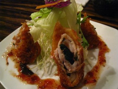『旬の魚と炭火料理・酒BAR いくた 一九田』の「特製 さっぱり梅ソースで仕上げた 豚しそフライ」(450円)