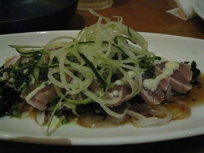 知覧地鶏もも肉タタキ刺とまぐろのハラミポン酢